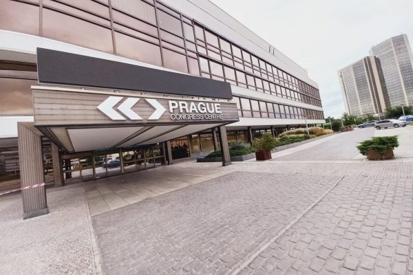 Praha pořádá předběžné tržní konzultace k hardwarové dílně